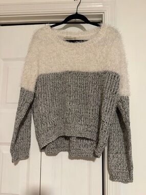 RD Style Two-Tone Fuzzy Crewneck Sweater in Cream & Gray